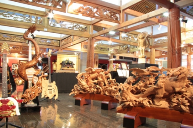 井波の街を散策・井波彫刻総合会館　など