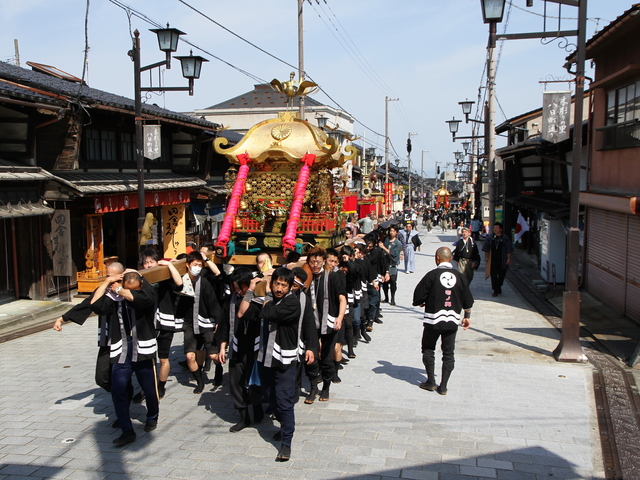 井波よいやさ祭り